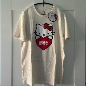 NWT Women Sanrio Hello Kitty Heart Short Sleeve Crew Neck T shirt Size S